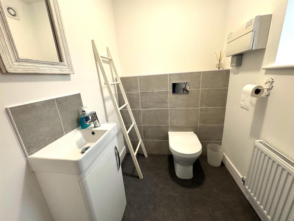 CLOAKROOM.jpg