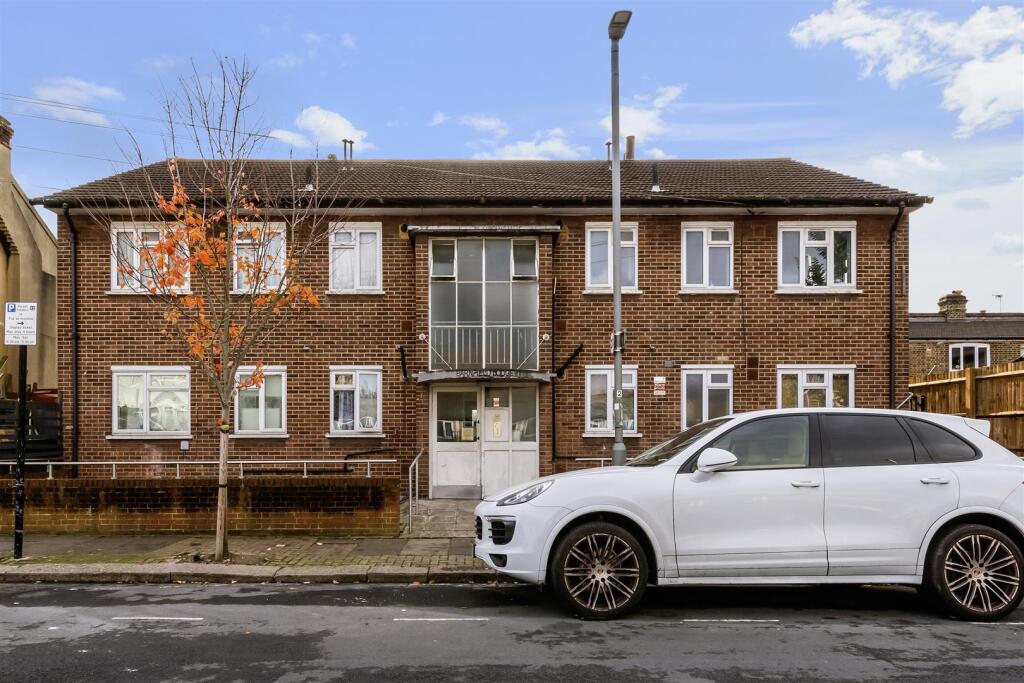 BARNFIELD LODGE (1).jpg