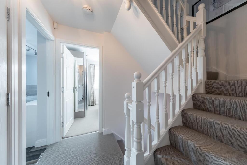 27 Shakerley Close-025.jpg