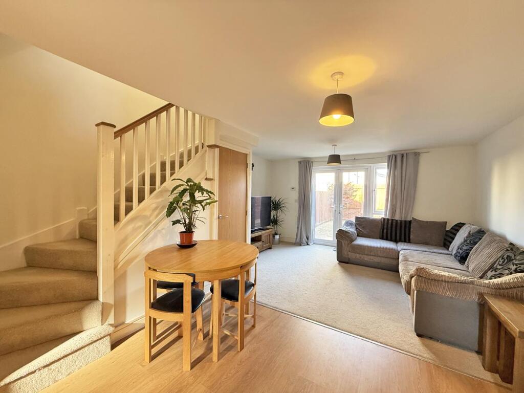 Centenary Road 25 - Lounge 2.jpg