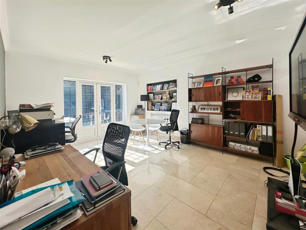 49eb1e87--4AB1-BBDF-96E6CAF25040-46764-00000FEDFCE