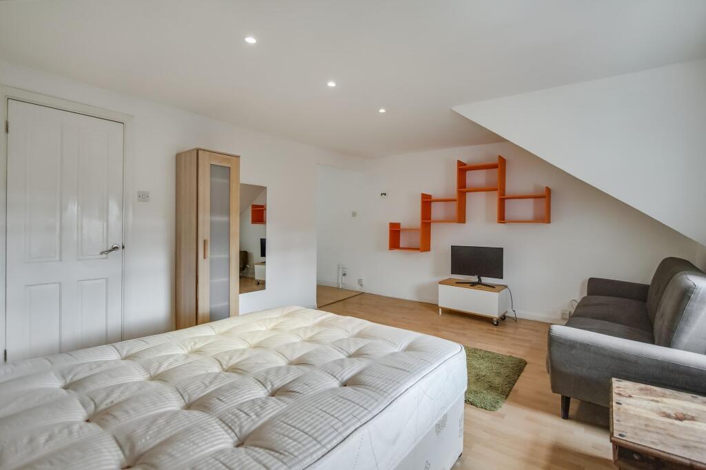 35C Grove Hill Road, Camberwell, London, SE5 8DF