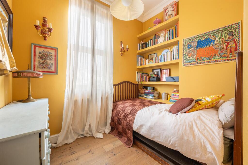 Neville Road E7