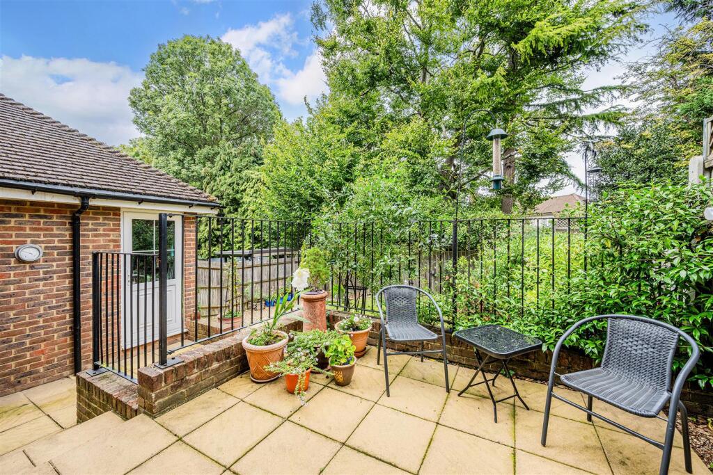 ROWAN CLOSE, 11 (1).jpg