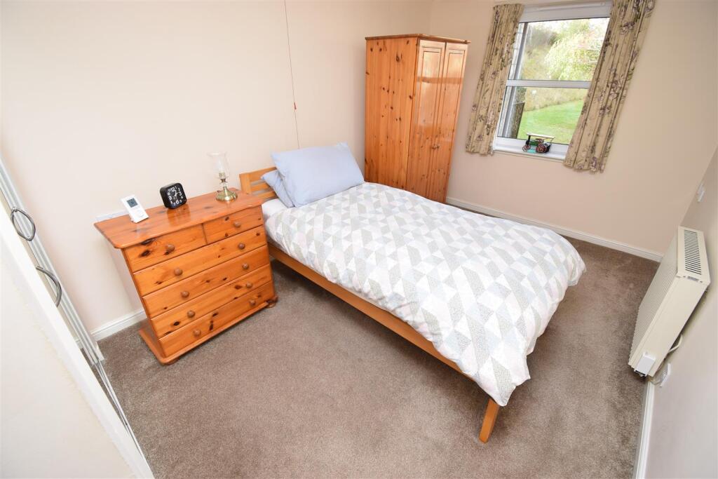 BEDROOM.JPG
