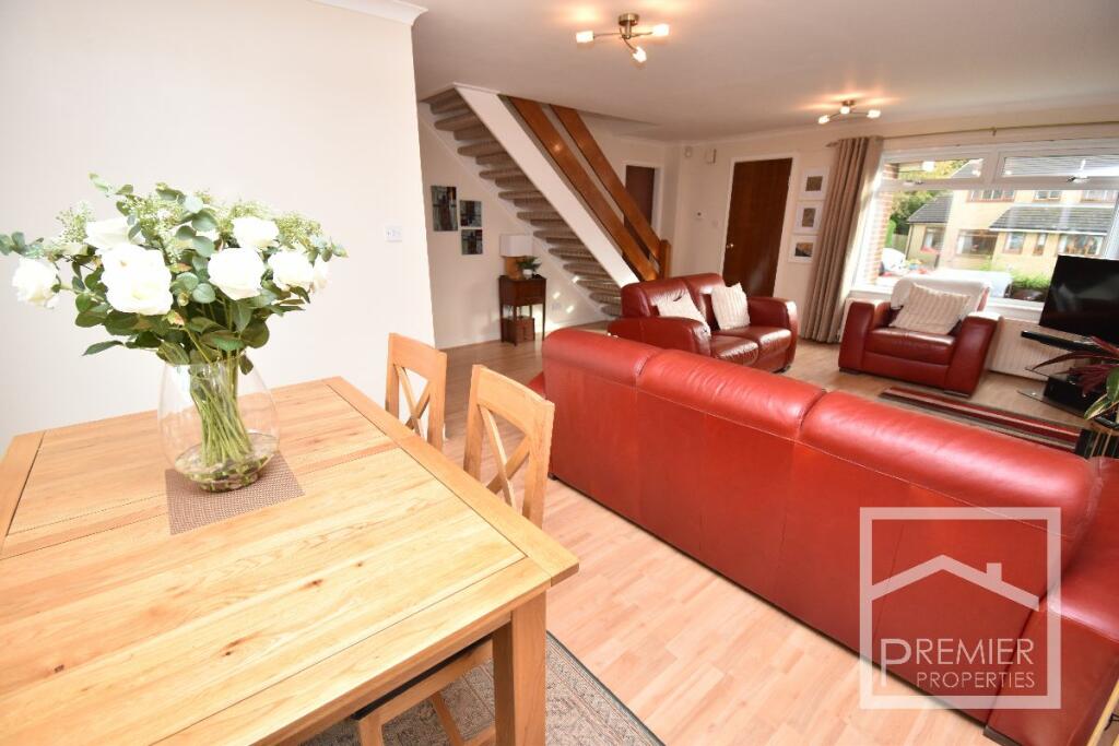 Lounge/Dining Area