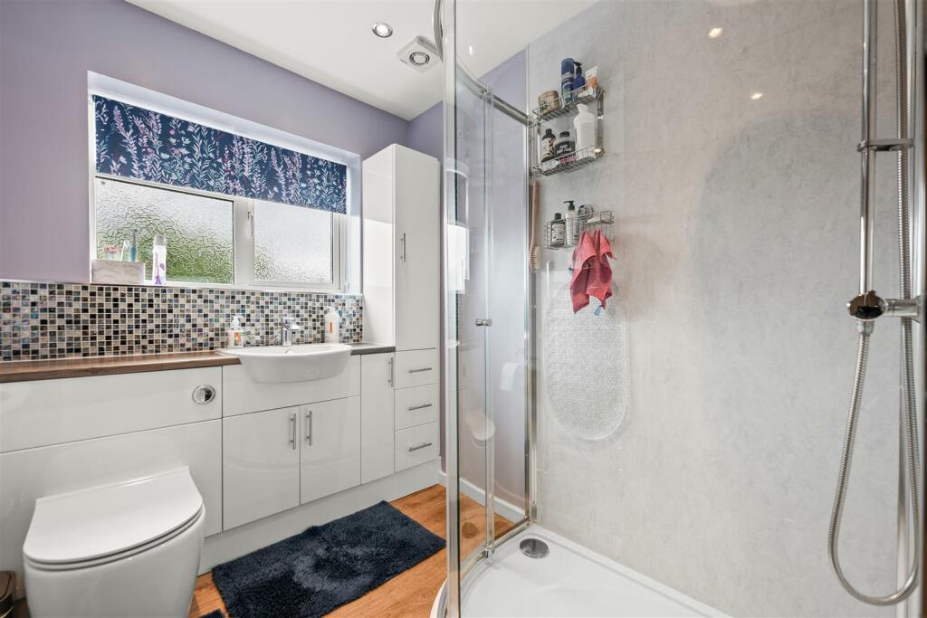 2 St James Close-26.jpg