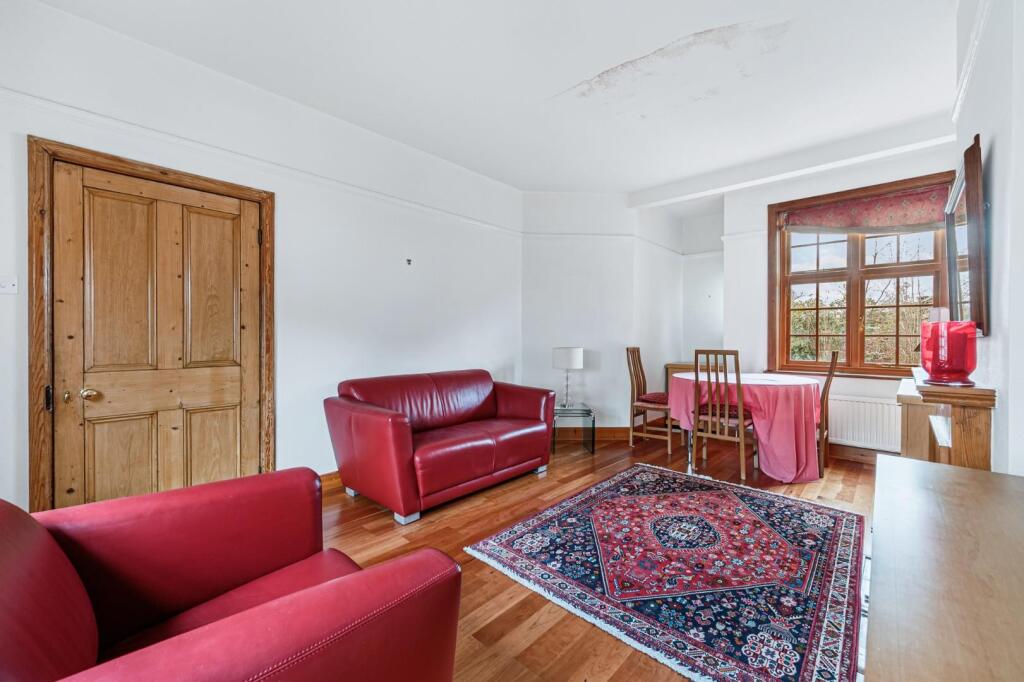 32 Holyoake Walk-5.jpg