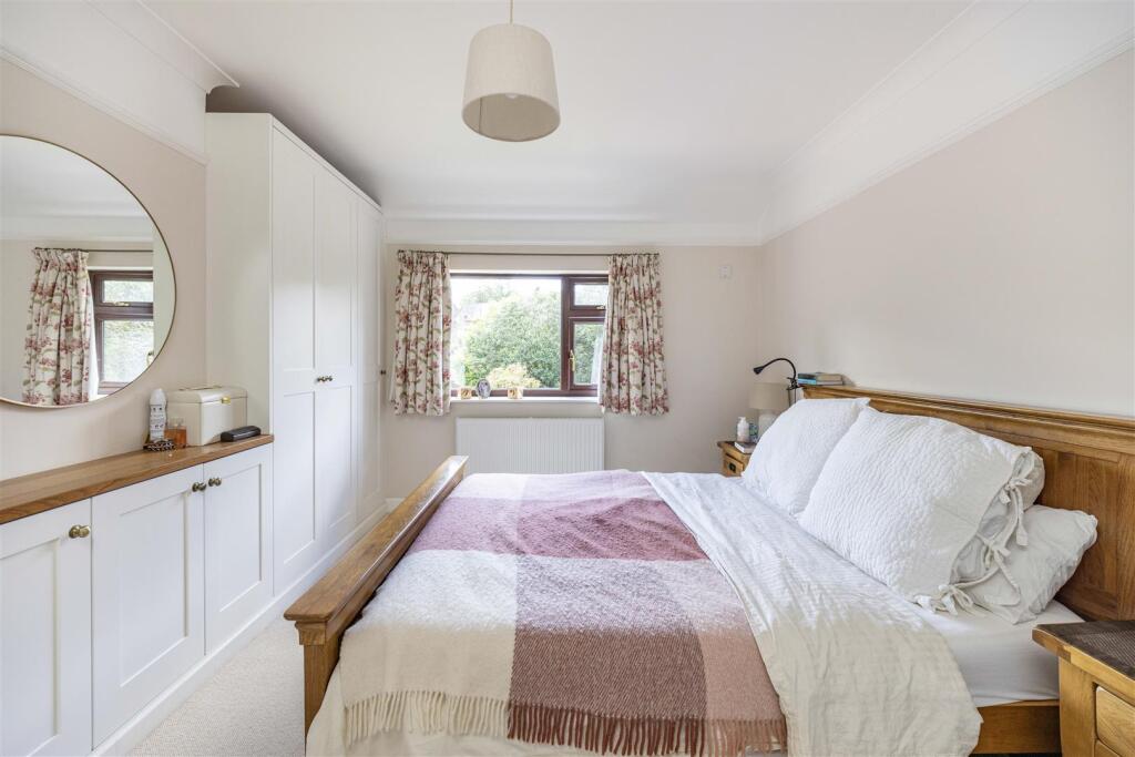 33 Irwin Road Guildford GU2 7PW-22.jpg