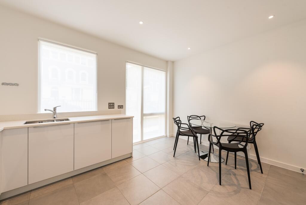 Eat-in Kitchen