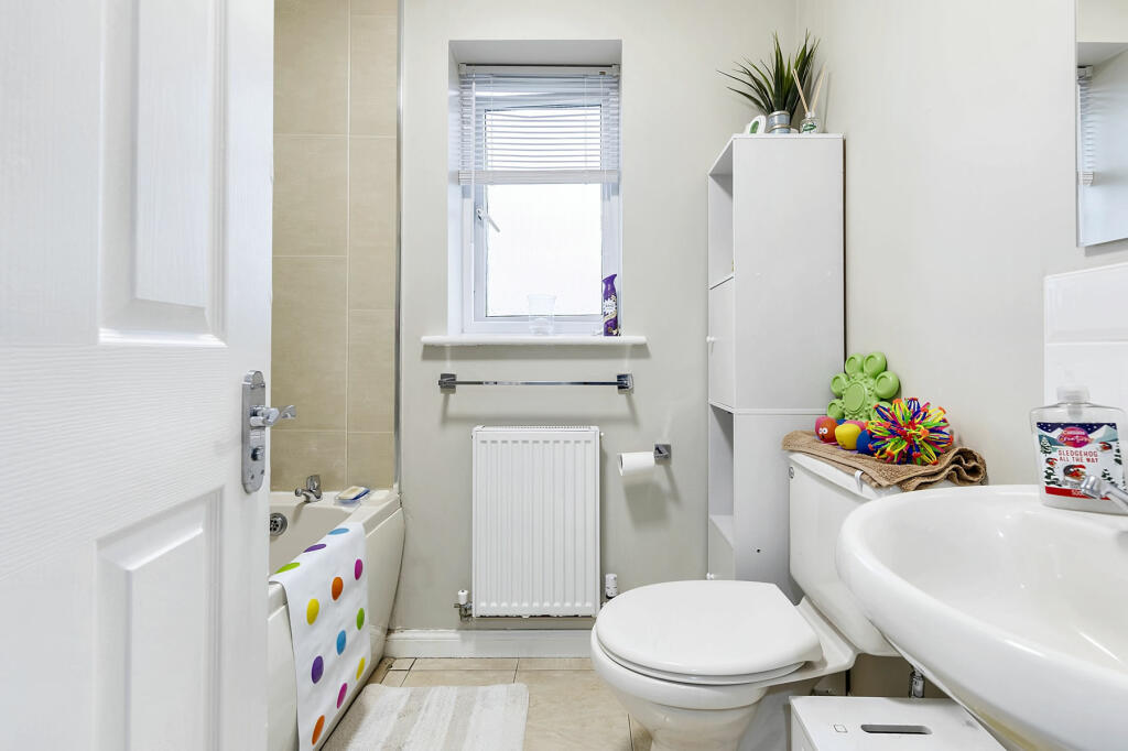 ccourt2122456VV714019 Interior-14.jpg
