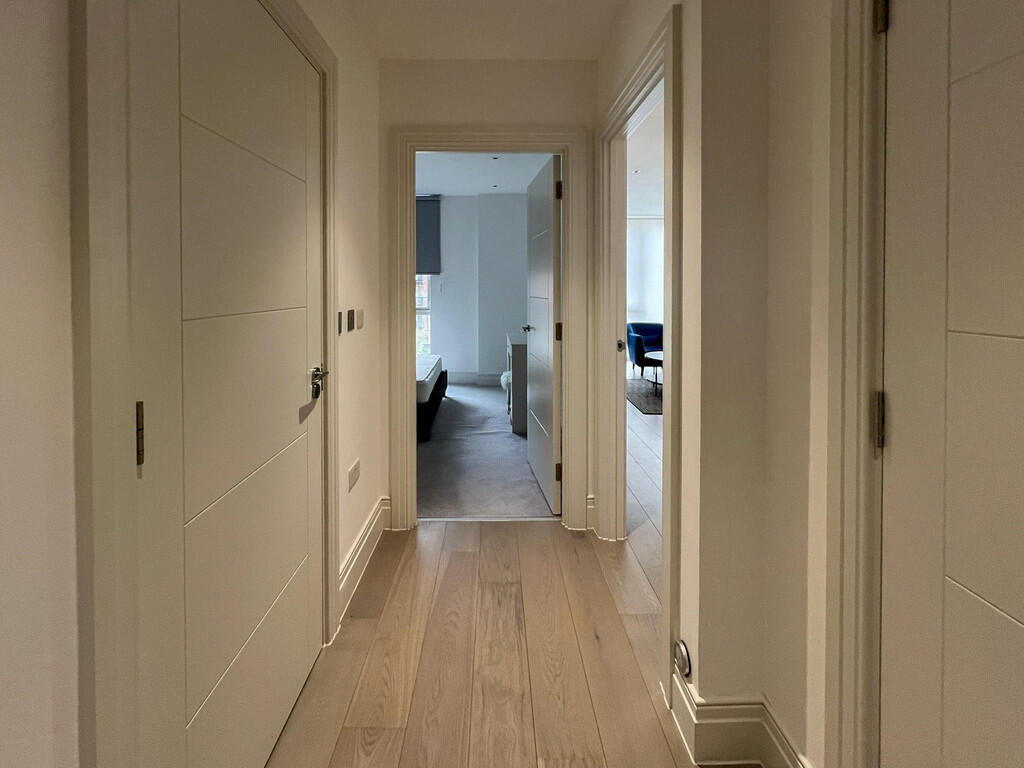 Hallway. use