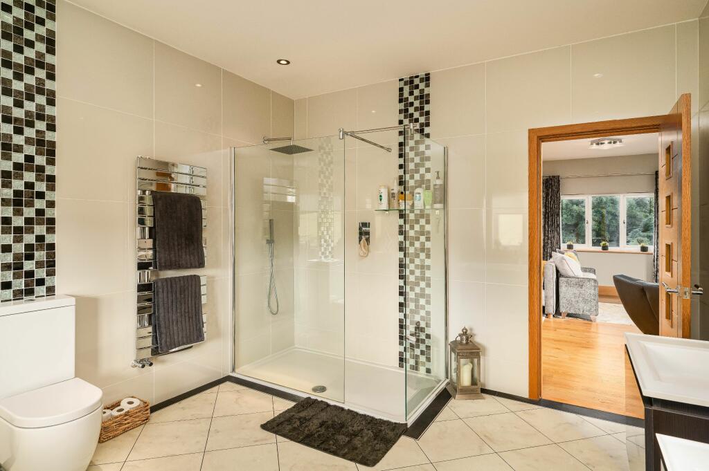 Master bedroom ensuite 