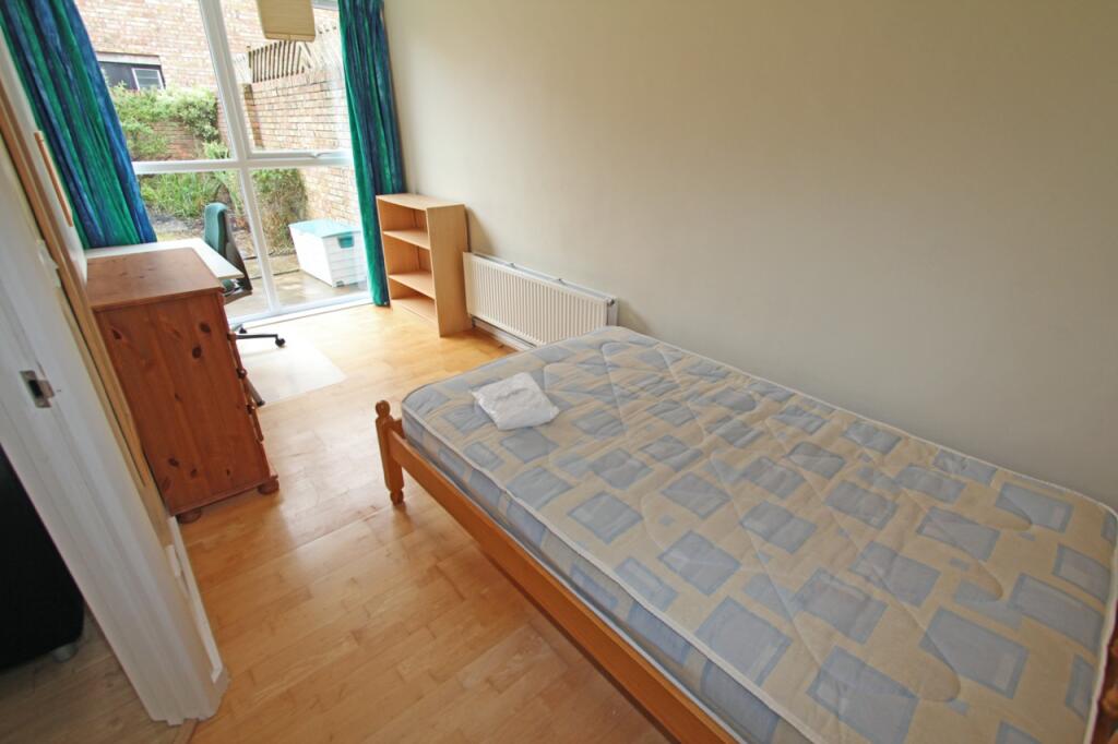 16HK 070 Bed 3(S).jp