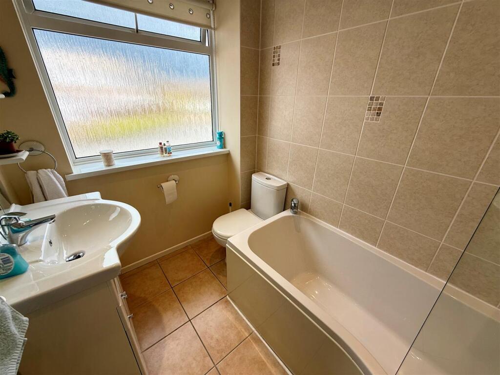 W8 Bathroom.jpg