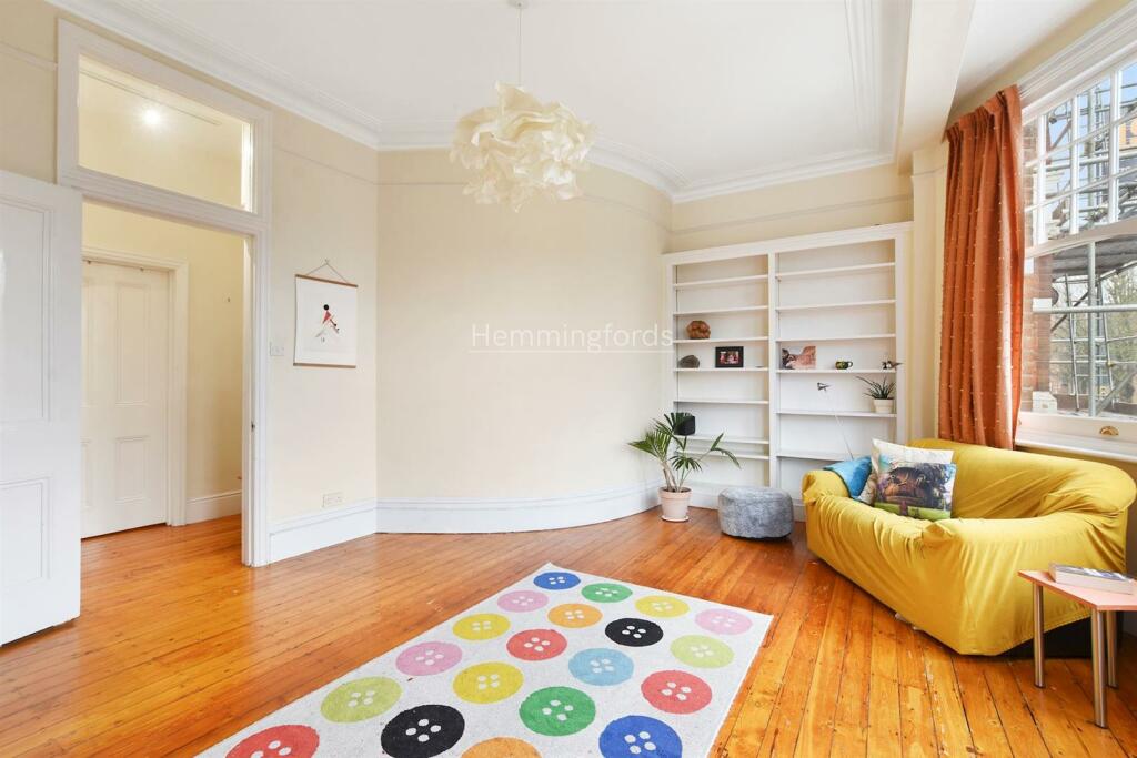 15-4b9279221- GCHMF - 208 Fortis Green Road - Rece