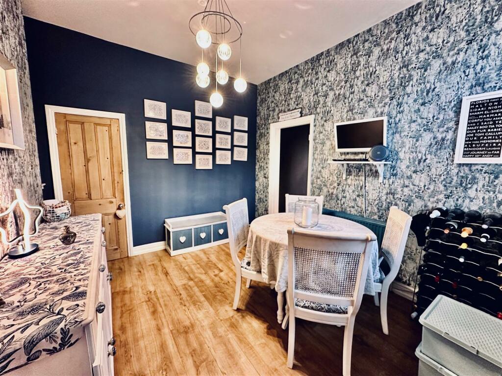 dining room 1.jpg
