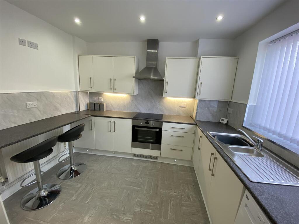 Kitchen: