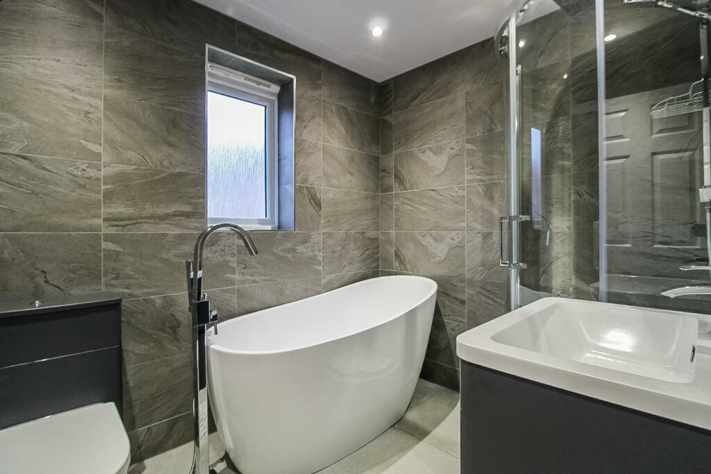 BATHROOM/W.C.