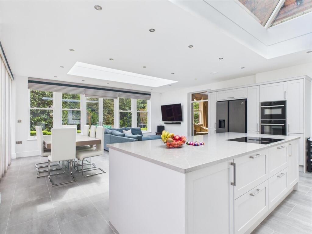 Living Kitchen/Dining Room