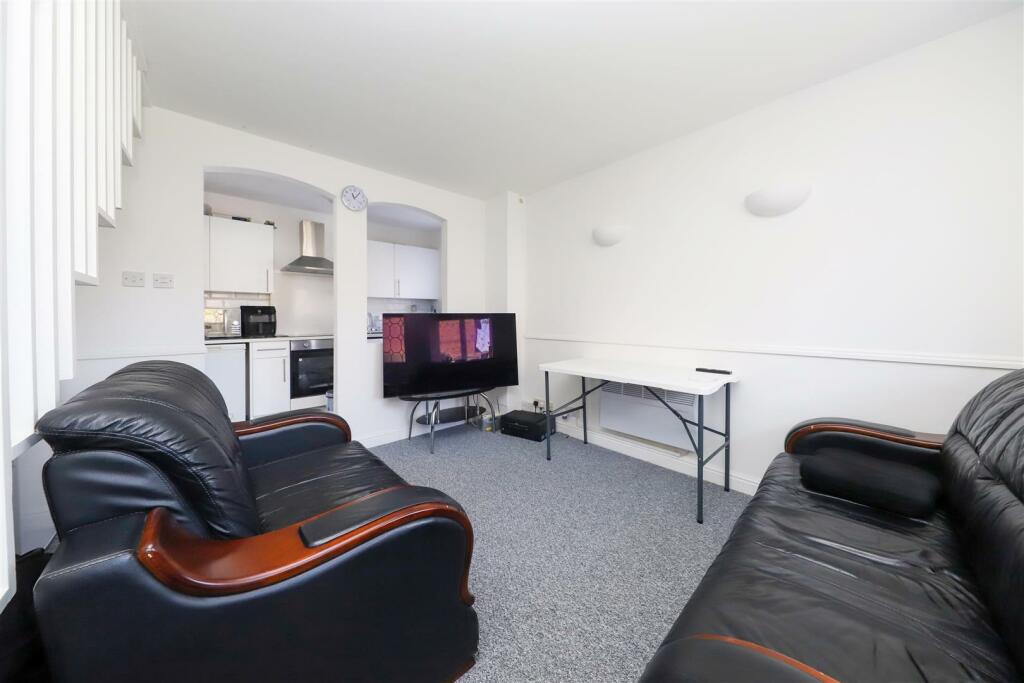 90 Greystoke Drive (4) copy.jpg