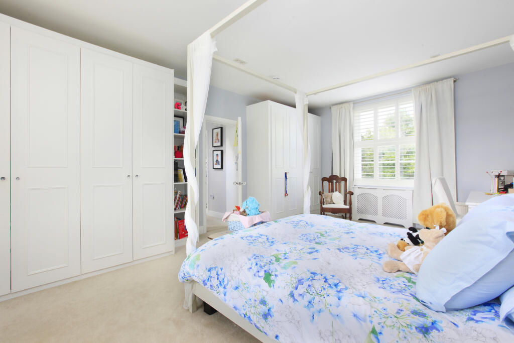 property in Crescent Grove, 
Clapham, SW4