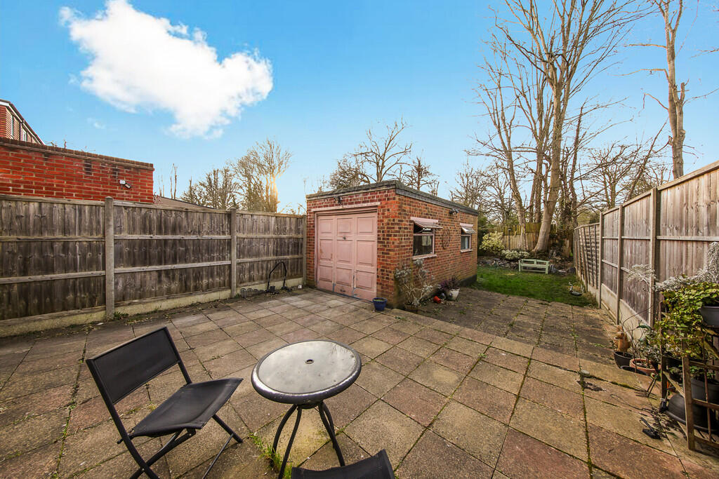 143 Holders Hill ...