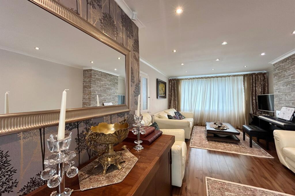 Living Room &amp; Di