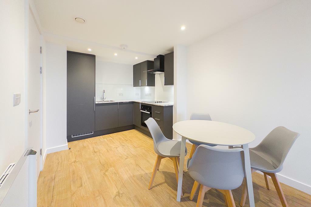 glm-lincolnhouse81-1-livingroom-3.jpg
