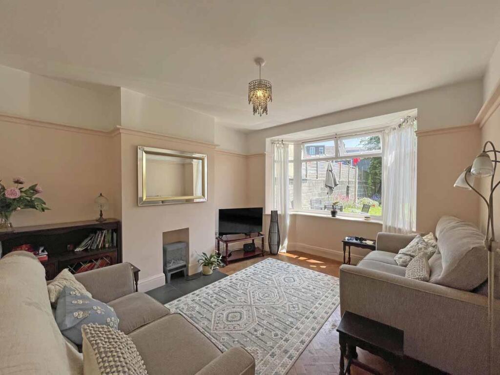 Central Park Avenue 11 Lounge Front...jpg