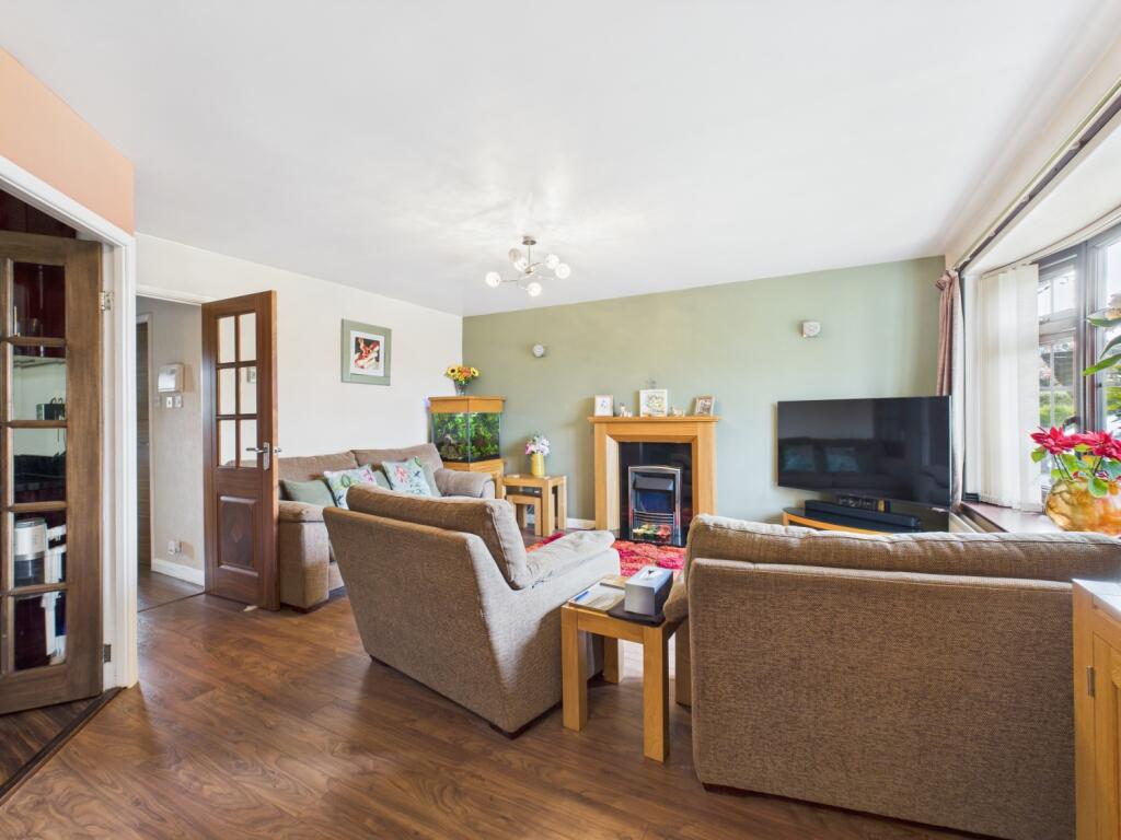 CAM03729G0-PR0020-STILL004