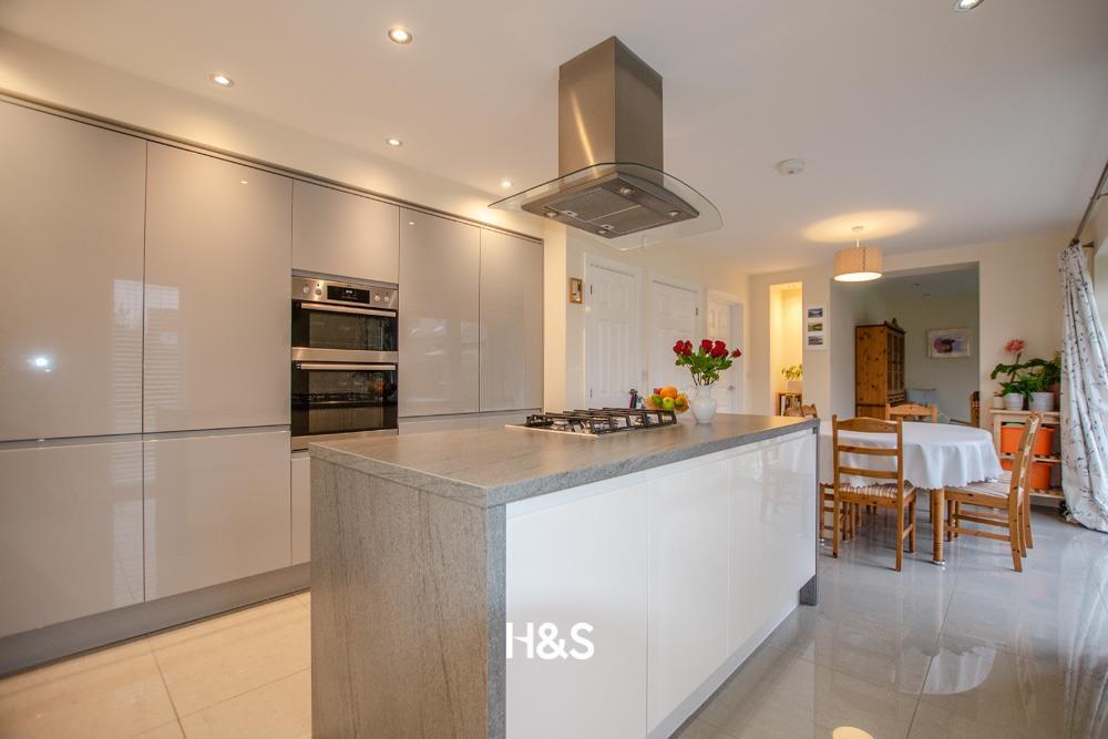 7 Dewberry Road - kitchen 4.jpg