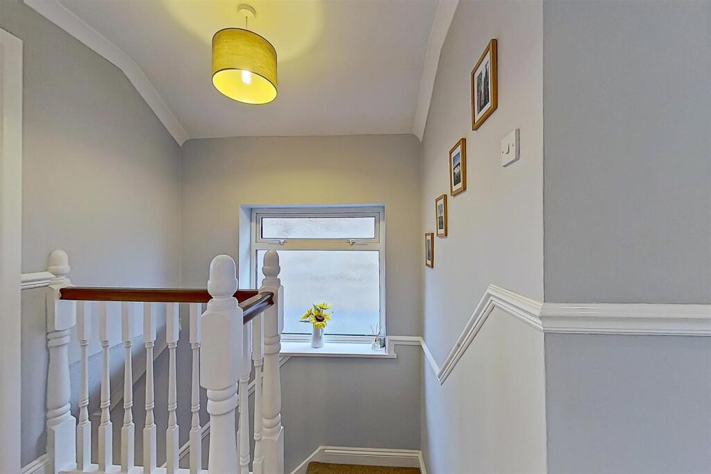 13. 19 Heath Croft Road inside-29 (Large).jpg