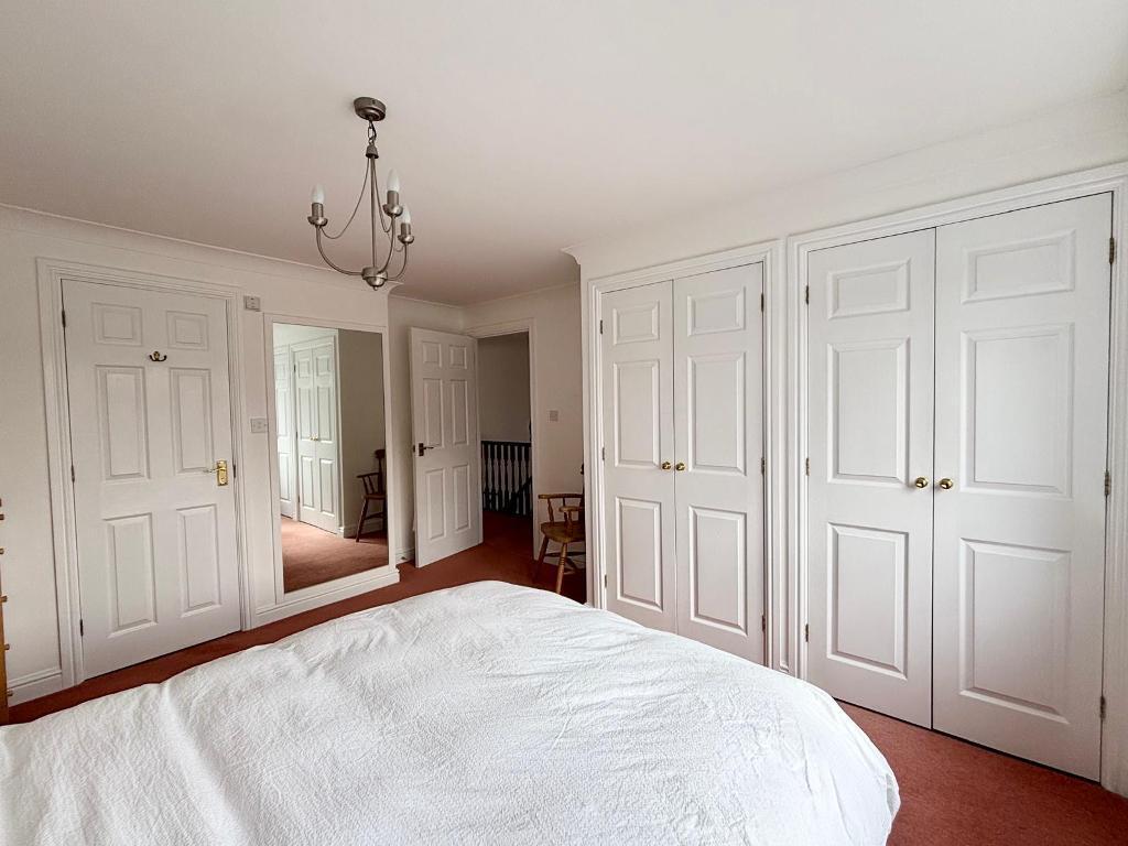 Bedroom 1 (Wardobes)