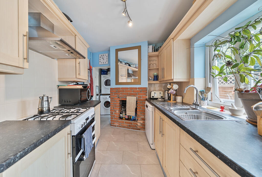 1327022-15-6880d9...