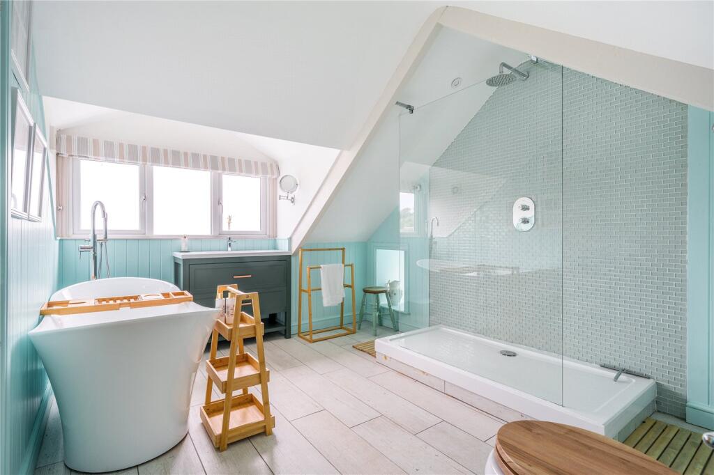 Principal Bathroom