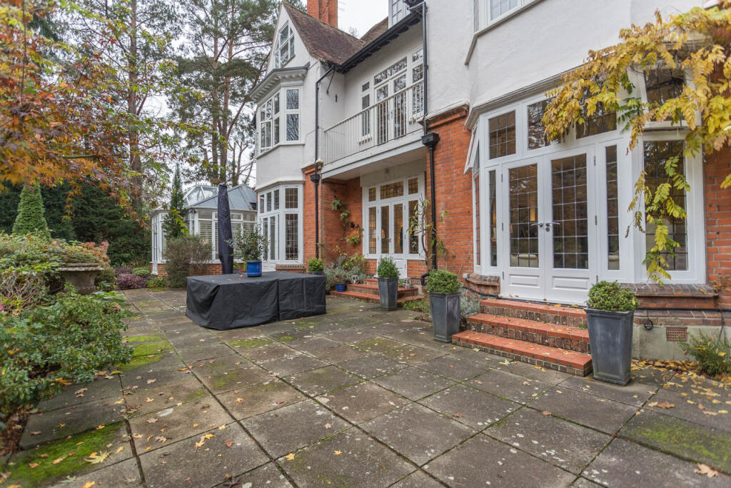 Wide private patio