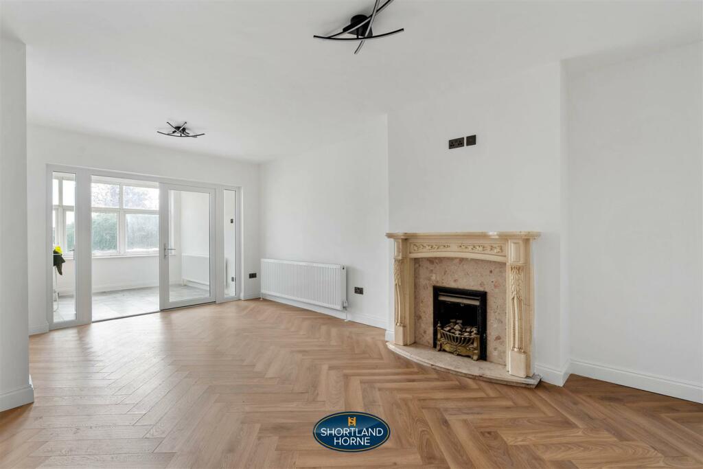 101 Canley Rd (16 of 26).jpg