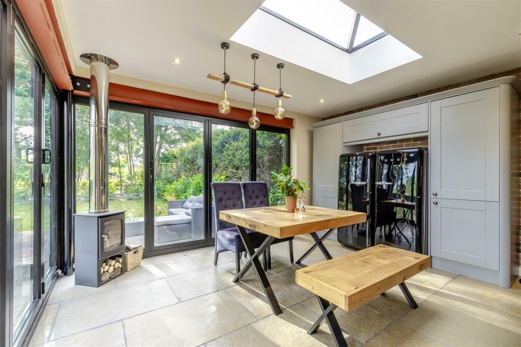 8608791-interior03.jpg