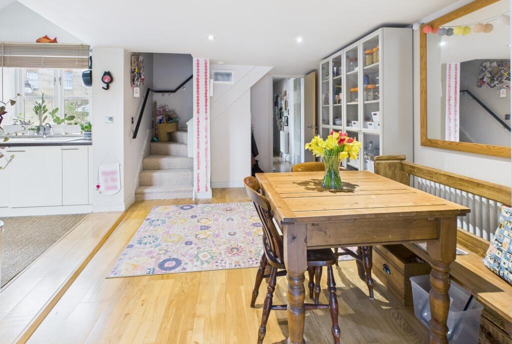 CAM02519G0-PR0233-STILL013