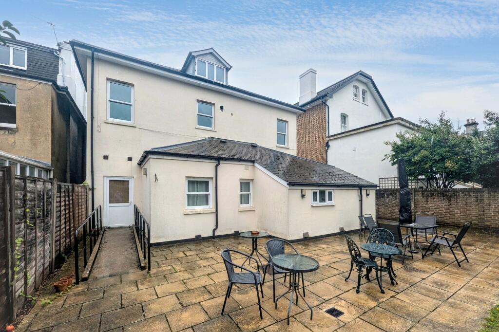 Flat C, 57 Queens Road, Tunbridge Wells, Kent TN4 9NA