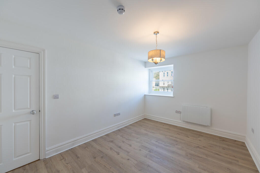 Flat 9 13-14-3
