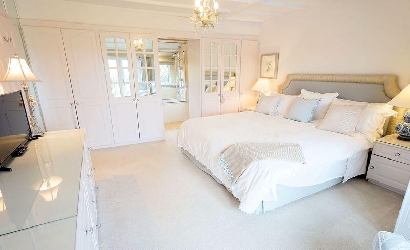 Principal bedroom with en suite
