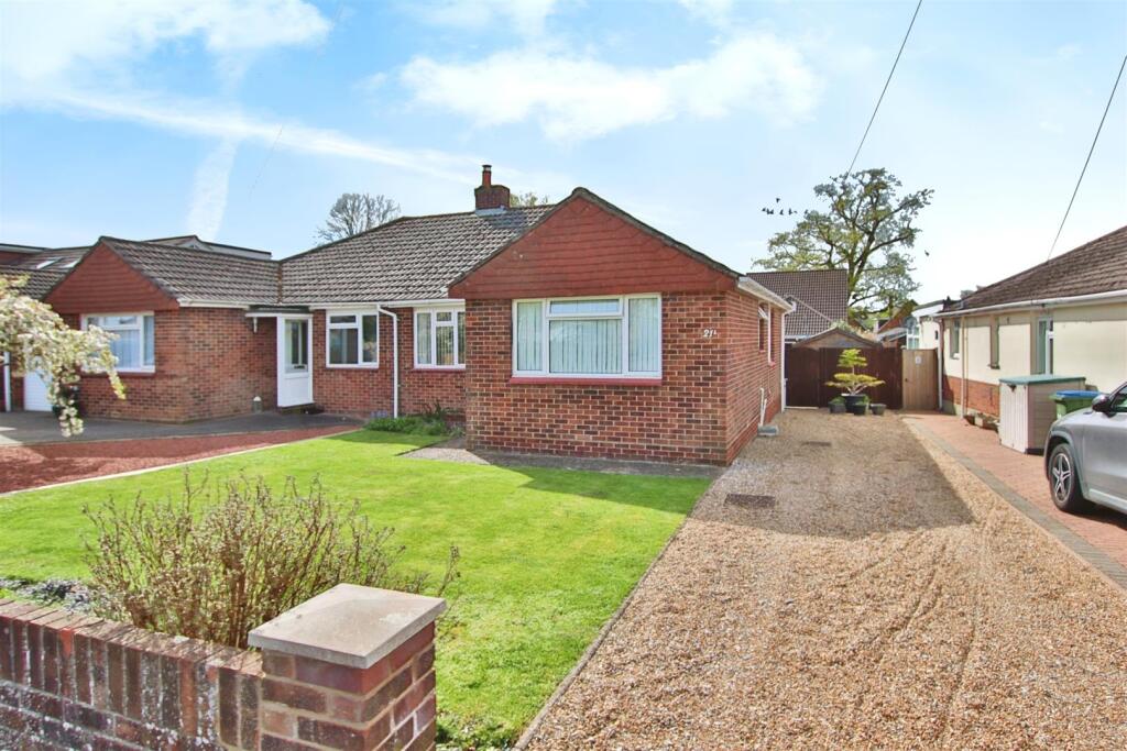 2 bedroom Semi Detached Bungalow for sale