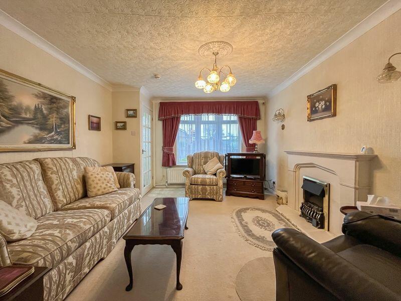 LIVING ROOM/DINER
