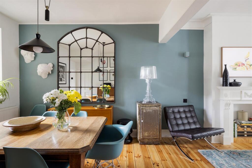 Mafeking Avenue E6