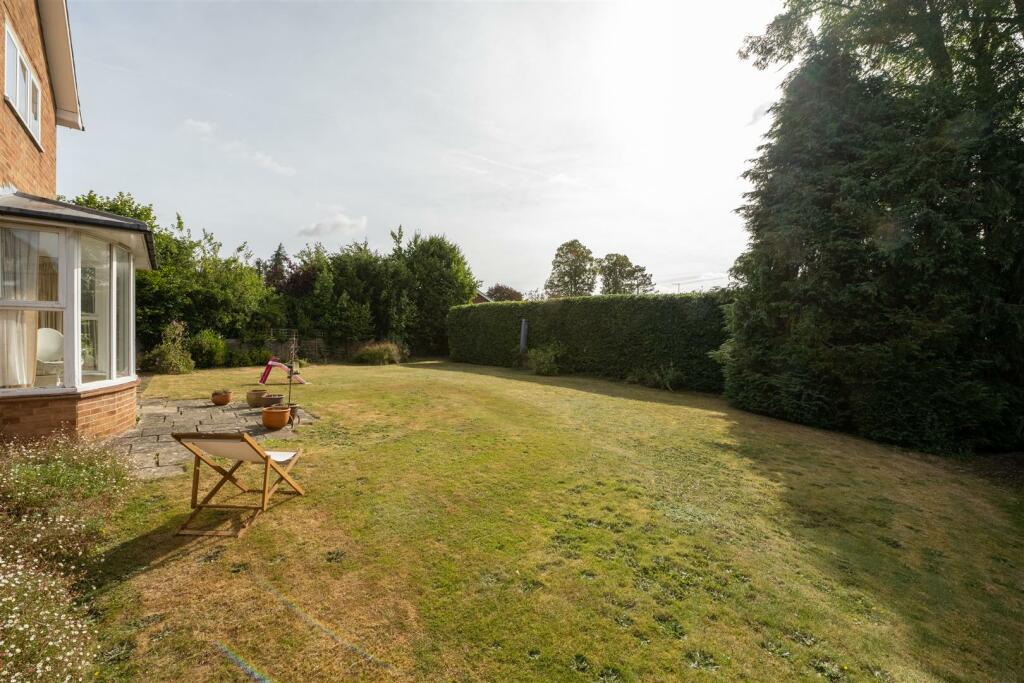 12 Dale Close, Hitchin-13.jpg