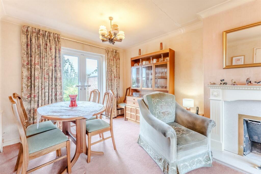 Lounge/Dining Room