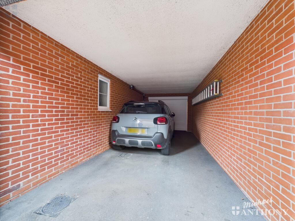 CAM03218G0-PR0735-STILL020