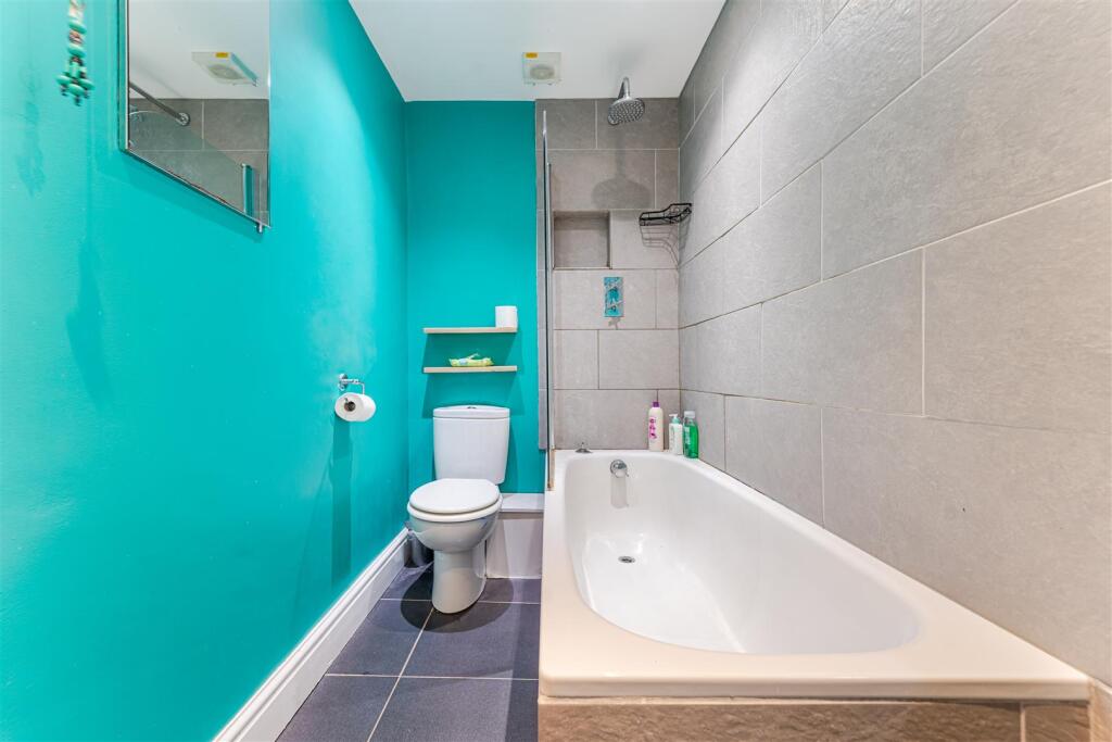 15 Elemgrove Road14.JPG